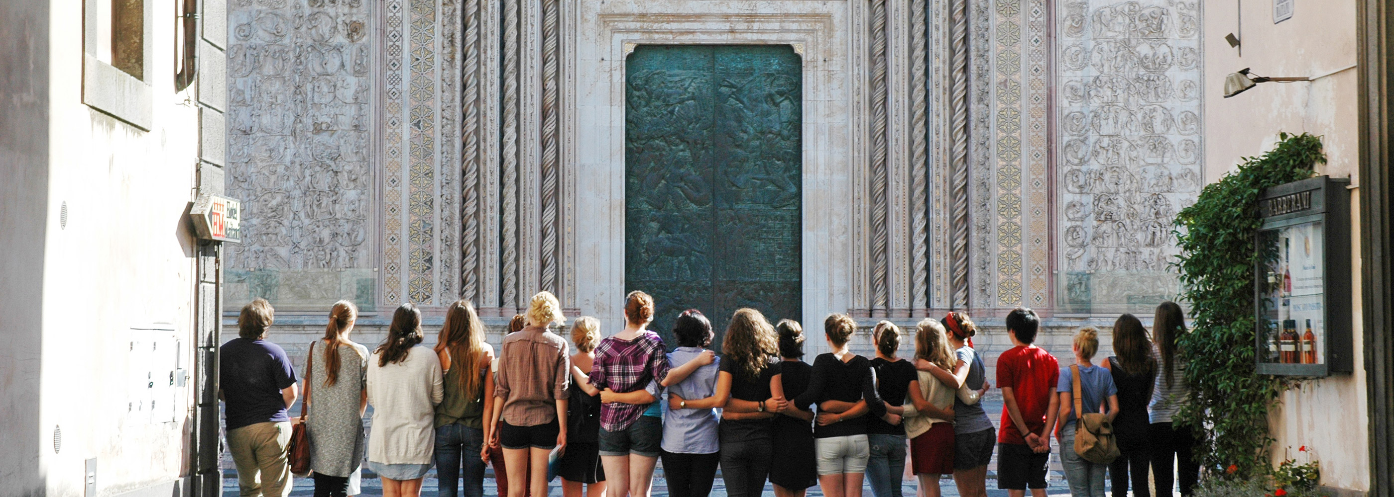 Orvieto students linking arms in front of Duomo
