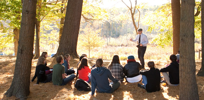Outdoor class on Gordon's campus